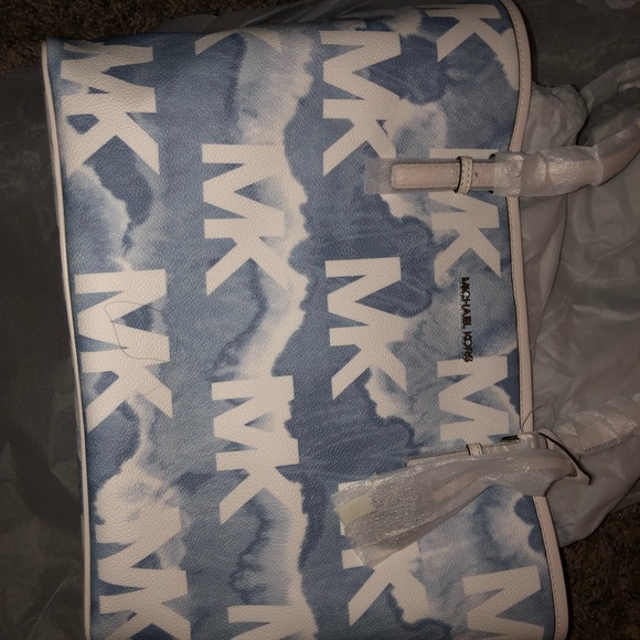 AUTHENTIC Beautiful Michael Kors Bag - Picture 7 of 8